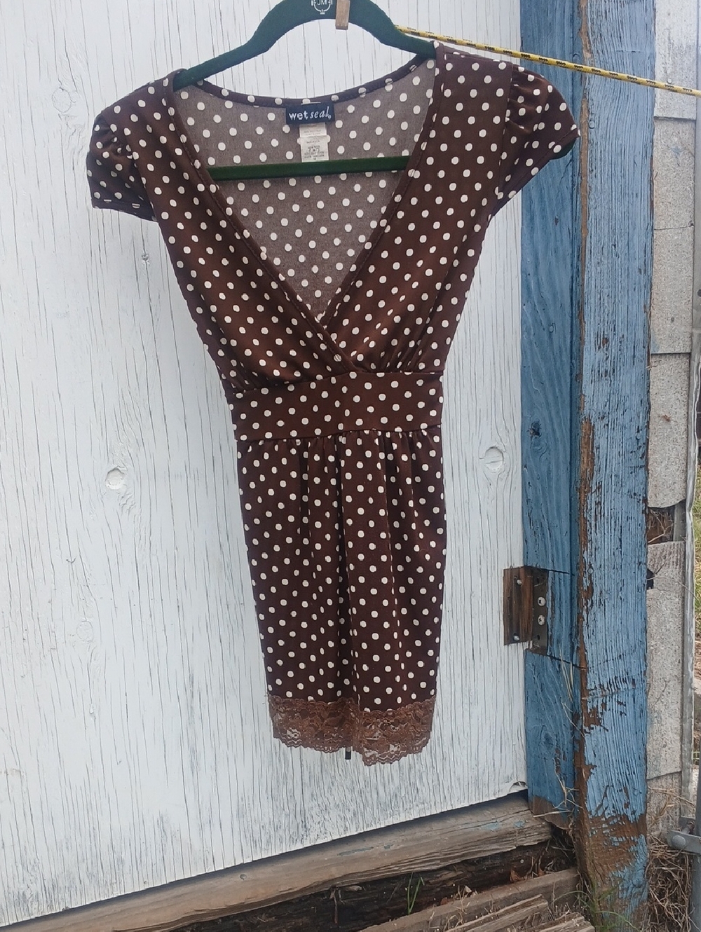 Wet Seal Brown and White Polka Dot V‑Neck Top